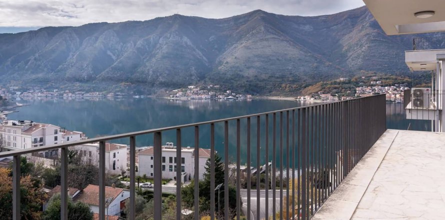 4 bedrooms Penthouse in Kotor, Montenegro No. 67039