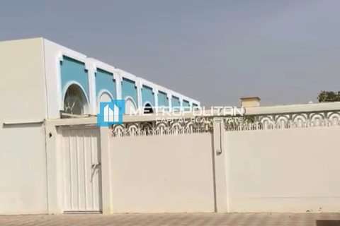 8 bedrooms Villa in Al Ain, UAE No. 4658 10