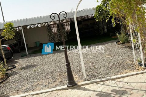 8 bedrooms Villa in Al Ain, UAE No. 4658 2