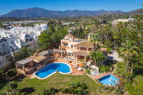 8 bedrooms Villa in Estepona, Spain No. 27414 4