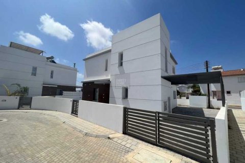 4 bedrooms House in Paralimni, Cyprus No. 32042 3