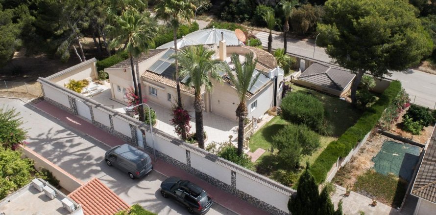 4 bedrooms Villa in Dehesa De Campoamor, Spain No. 26365