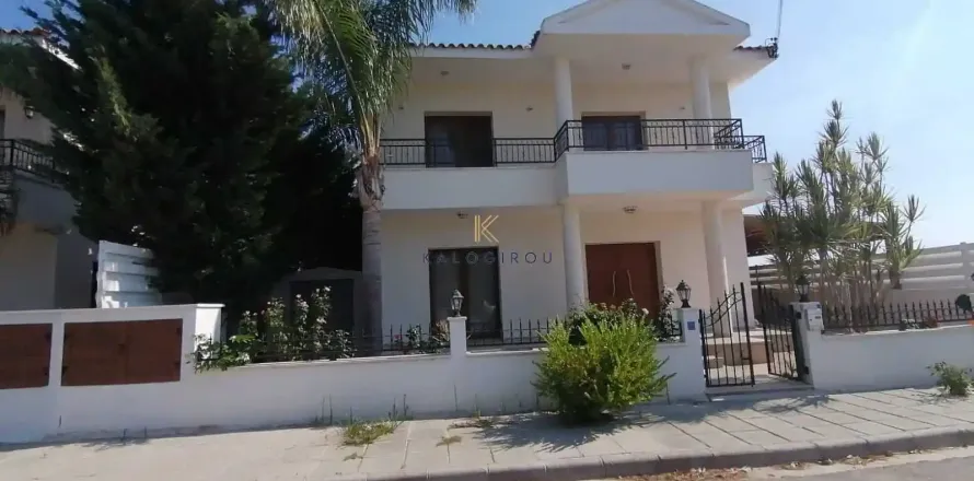 4 bedrooms House in Pyla, Cyprus No. 29300