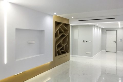 3 dormitorios Apartment en Limassol, Cyprus No. 51330 2