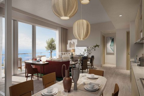 Квартира с 2 спальнями в EMAAR Beachfront, ОАЭ №10558 1