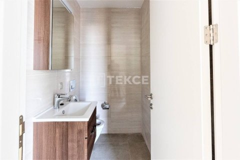 3+1 Apartment in Istanbul, Turkey No. 20878 6