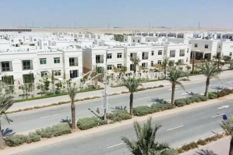 2 bedrooms Townhouse in Al Ghadeer, UAE No. 3367 1