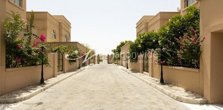 3 chambres Villa à Abu Dhabi Gate City, UAE No. 3365