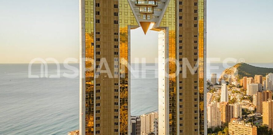 3 dormitorios Apartment en Benidorm, Spain No. 25863