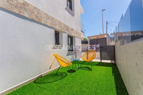 3 bedrooms Villa in Torrevieja, Spain No. 25893 24