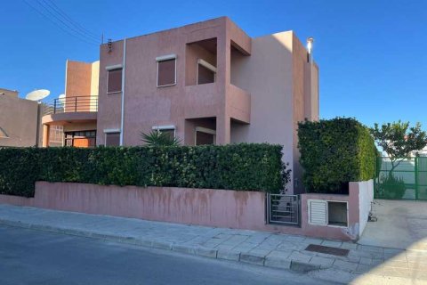 5 bedrooms House in Larnaca, Cyprus No. 78340 1
