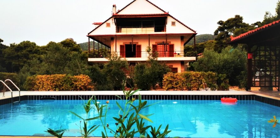 5 bedrooms Villa in Loutraki, Greece No. 56142