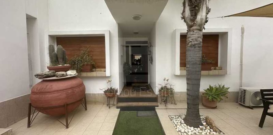 3 dormitorios House en Strovolos, Cyprus No. 65509