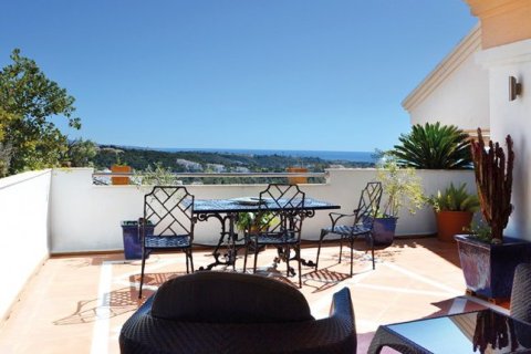 3 bedrooms Apartment in Nueva Andalucia, Spain No. 25164 1