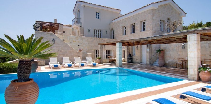 Studio Villa in Agios Nikolaos, Greece No. 55484