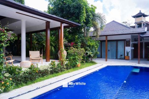 4 dormitorios Villa en Kerobokan, Indonesia No. 22673 14