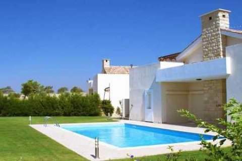 3 bedrooms Villa in Monagroulli, Cyprus No. 42685 5