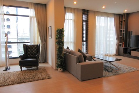 4 bedrooms Condo  in Bangkok, Thailand No. 409 1