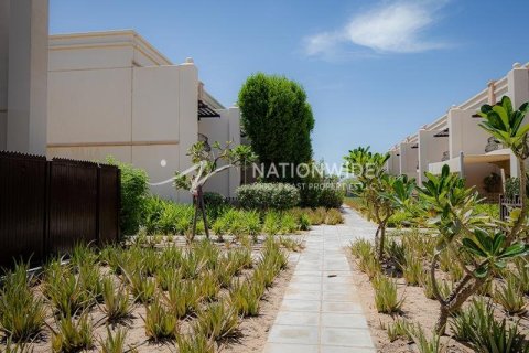 4 bedrooms Villa in Abu Dhabi Gate City, UAE No. 3444 1