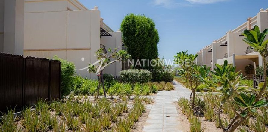 4 bedrooms Villa in Abu Dhabi Gate City, UAE No. 3444