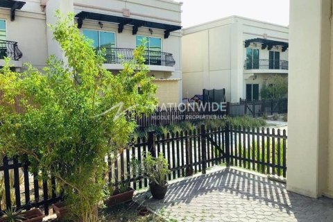 4 bedrooms Villa in Abu Dhabi Gate City, UAE No. 3444 9