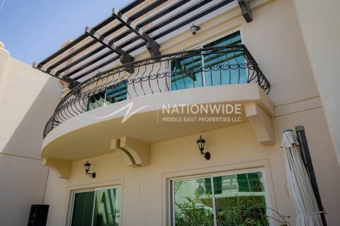 4 bedrooms Villa in Abu Dhabi Gate City, UAE No. 3444 2