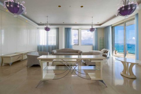 3 bedrooms Penthouse in Limassol, Cyprus No. 76305 3