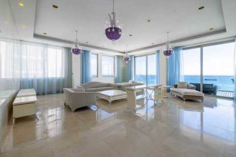 3 bedrooms Penthouse in Limassol, Cyprus No. 76305 6