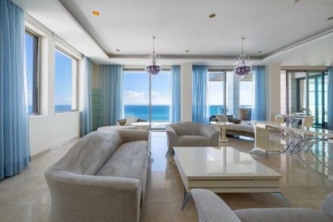 3 bedrooms Penthouse in Limassol, Cyprus No. 76305 7