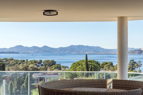 3 dormitorios Apartment en Antibes, France No. 67954 1