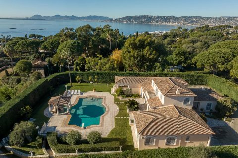 5 bedrooms Villa in Antibes, France No. 67956 1