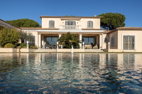 5 bedrooms Villa in Antibes, France No. 67956 4