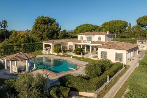 5 bedrooms Villa in Antibes, France No. 67956 3