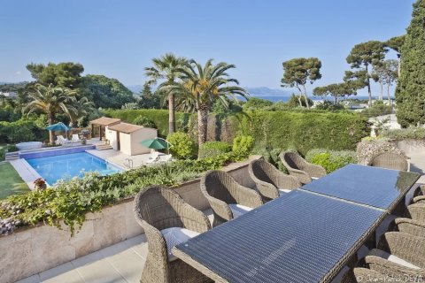 263m² Villa in Antibes, France No. 67967 1