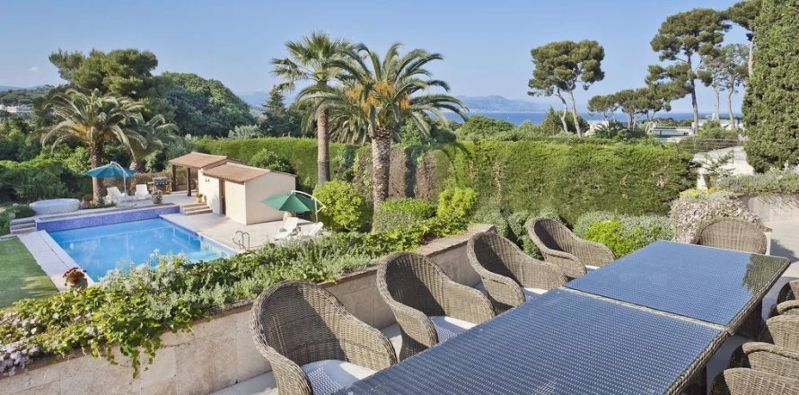 Studio Villa in Antibes, France No. 67967