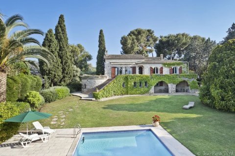 263m² Villa in Antibes, France No. 67967 3