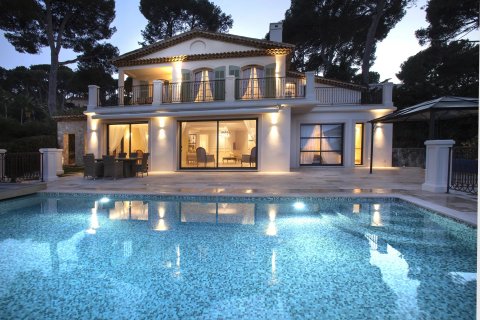 5 bedrooms Villa in Antibes, France No. 67965 3