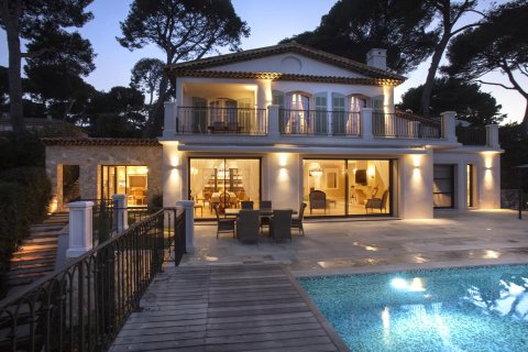 5 bedrooms Villa in Antibes, France No. 67965 2