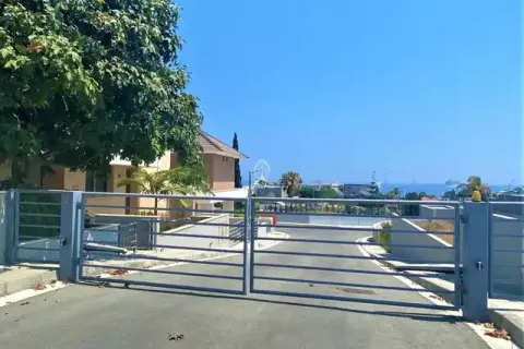 4 bedrooms Villa in Pyrgos, Cyprus No. 77233 16