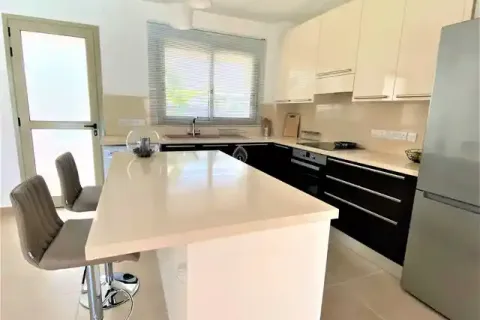 4 bedrooms Villa in Pyrgos, Cyprus No. 77233 7