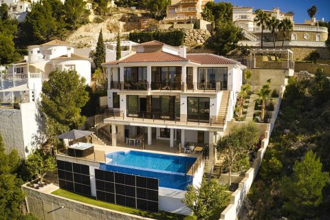 4 bedrooms Villa in Altea, Spain No. 26411 1