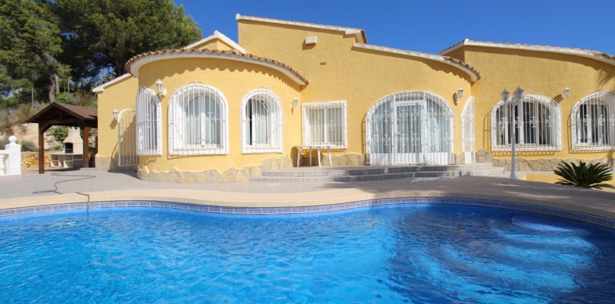 5 bedrooms Villa in Calpe, Spain No. 25535