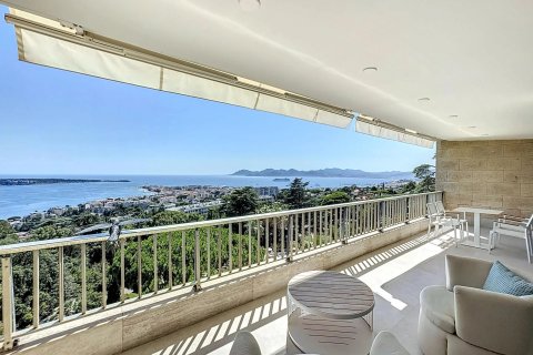 3 dormitorios Apartment en Cannes, France No. 75924 1