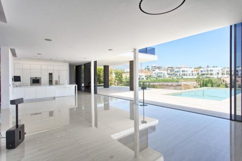 6 bedrooms Villa in Nueva Andalucia, Spain No. 27388 10