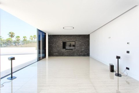 6 bedrooms Villa in Nueva Andalucia, Spain No. 27388 18