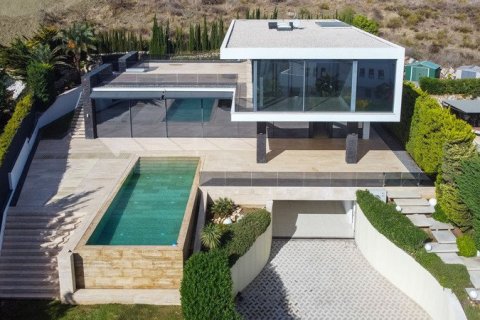 6 bedrooms Villa in Nueva Andalucia, Spain No. 27388 1