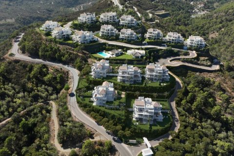 3 bedrooms Apartment in Benahavis, Spain No. 27423 2