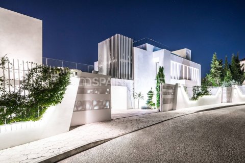 9 bedrooms Villa in Marbella, Spain No. 27467 12