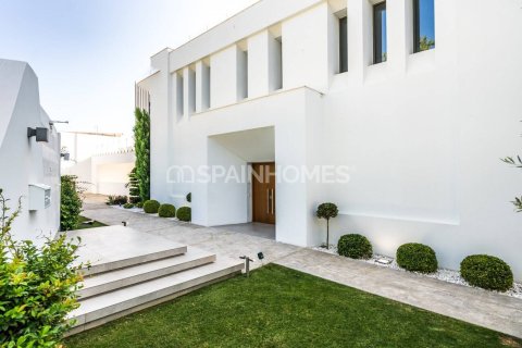 9 bedrooms Villa in Marbella, Spain No. 27467 7