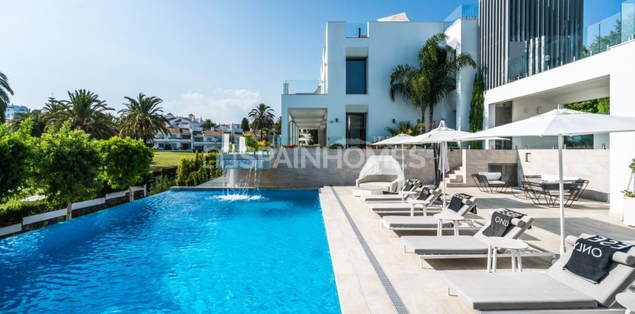 9 dormitorios Villa en Marbella, Spain No. 27467